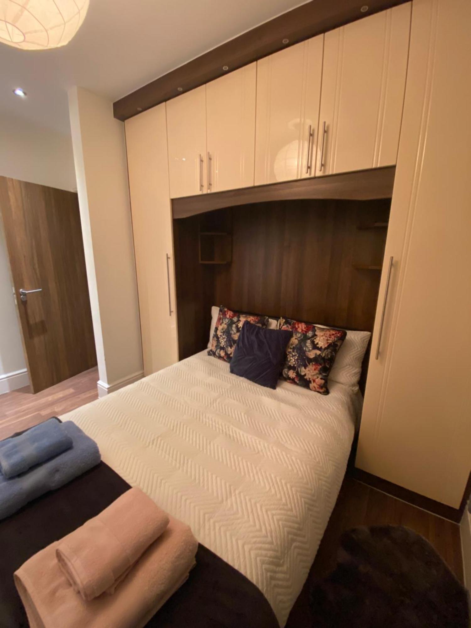 Notting Hill Next Door Bedroom In The Share Flat Londres Exterior foto